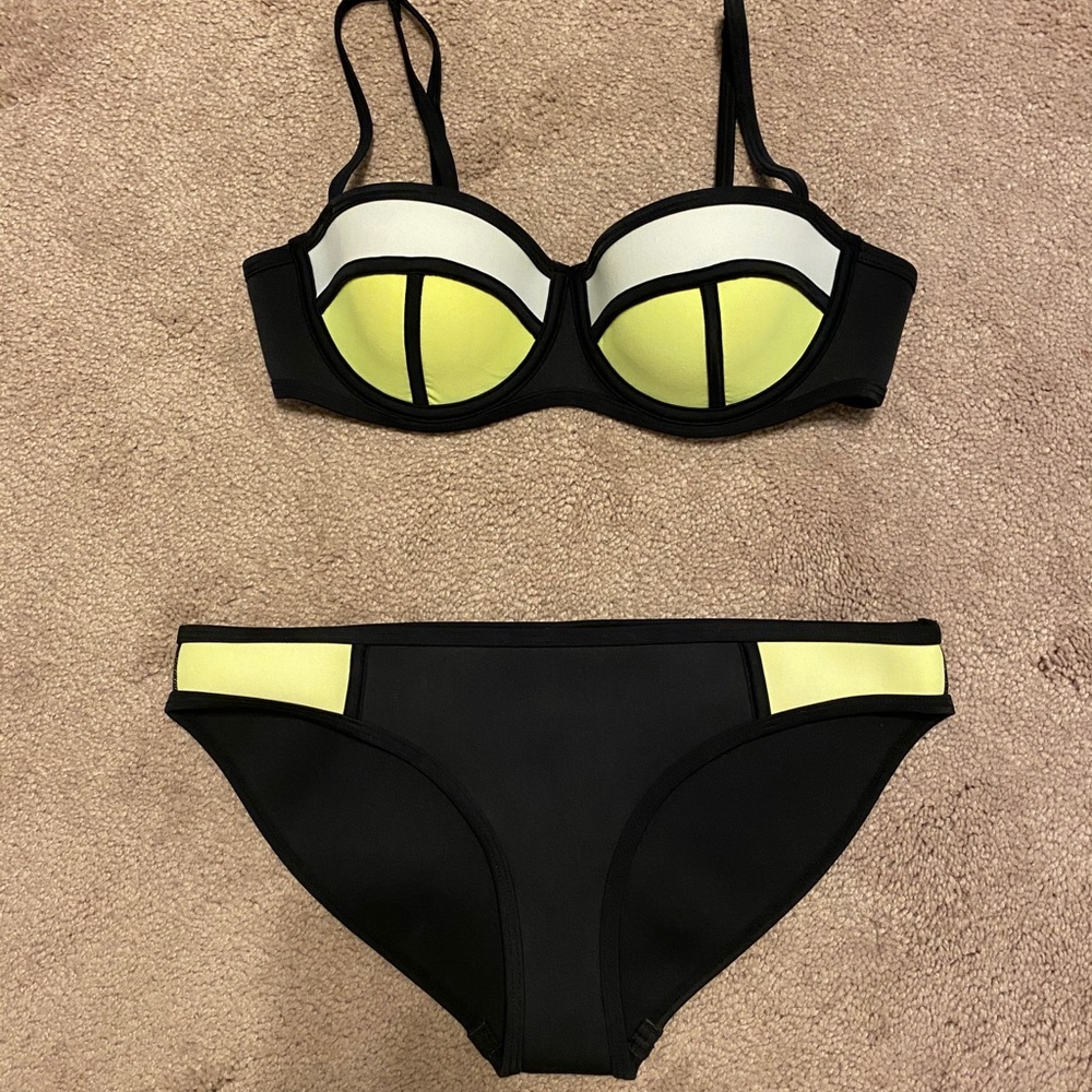 Triangl Bikini Set